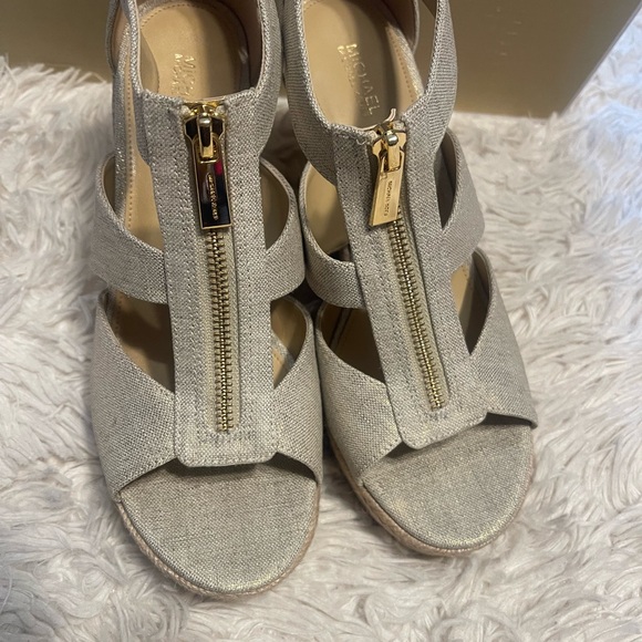 Michael Kors Metallic Linen
Damita Wedge - Picture 9 of 11